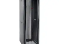 Шкаф NetShelter SX 48U, ширина 750 мм, глубина 1200 мм, черные боковые панели AR3357