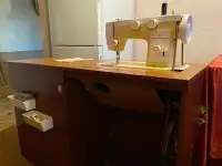 Ножная швейная машинка