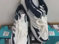 Продажа мужских и женских кроссовок, фотография 3