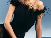 Черный корсет с перьями