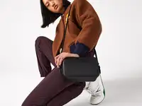 Небольшая сумочка через плечо lacoste chantaco