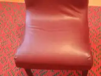 кресло  кожаные 2 штуки