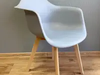 Большой ассортимент стульев и кресел, фотография 6