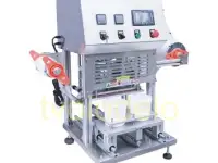 Машина для укупорки стаканчиков специальной формы