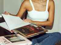 Белый трикотажный боди в рубчик