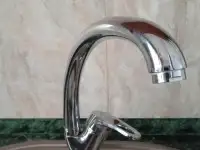 продам смеситель на кухню