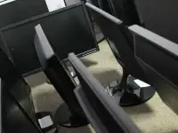 LG Flatron L1960tr Glossy-Black 19, фотография 4