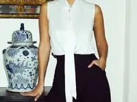 Белая атласная блуза с завязками