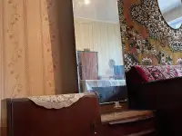 Зеркало и шкафчик для вещей, удобное и в хорошем состоянии, фотография 3