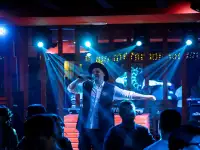 Певец на казахском и русском языках, фотография 3