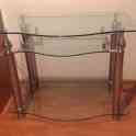 Продам стеклянный стол для телевизора 