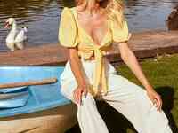 Топ с объемной завязкой спереди