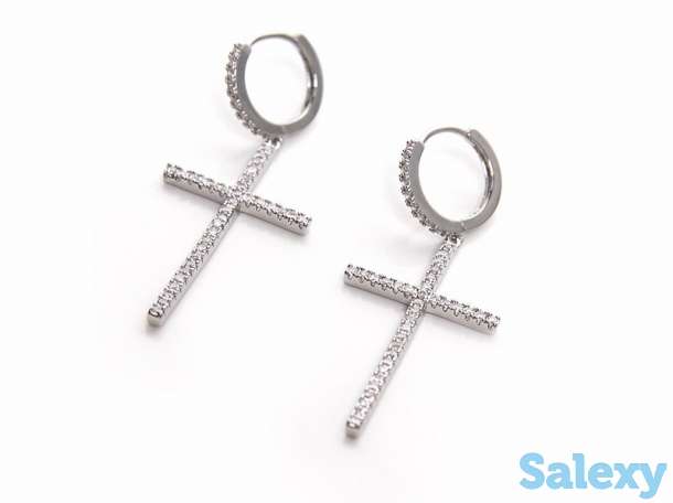 Серебристые серьги-крест со стразами, фотография 1