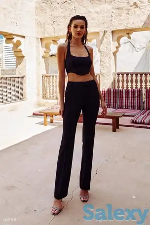 Черные брюки клеш, фотография 1