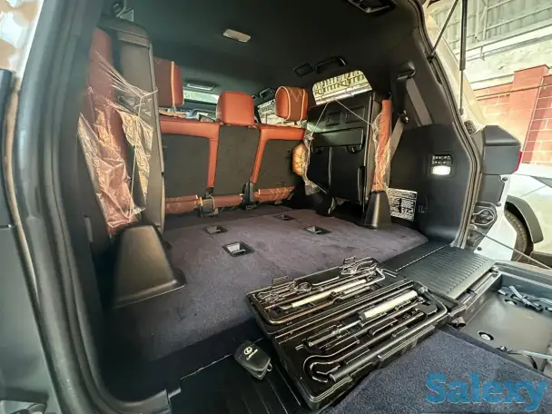 LEXUS 570.  2018 год, фотография 1