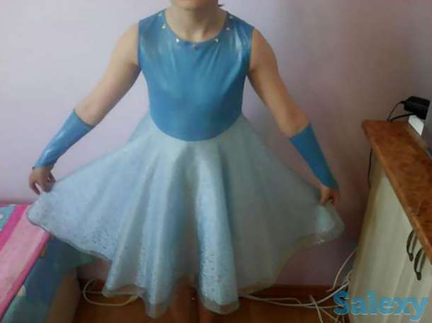 Продам вечернее платье на девочку рост 130-140.,с перчатками., фотография 1