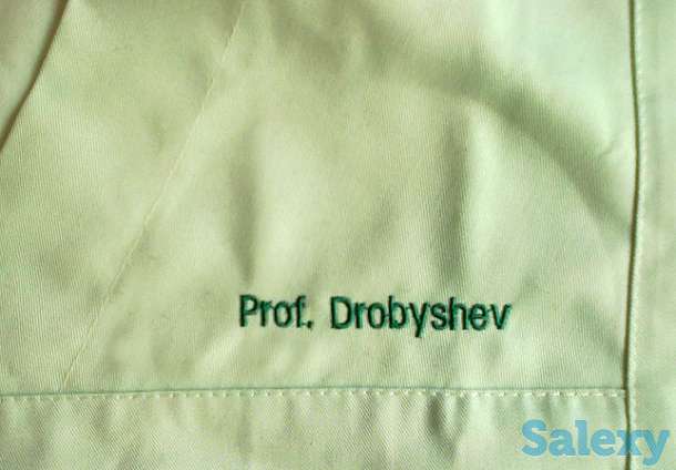 Вышивка на медицинских халатах. Вышивка логотипов компании на медицинских халатах., фотография 1