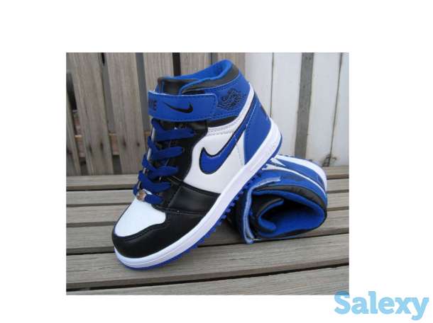 Спортивная одежда, обувь и рюкзаки, фотография 2