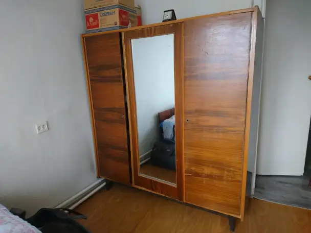 Шкаф-шифоньер трехдверный с зеркалом, фотография 1