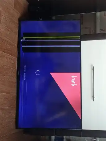 Продаю телевизор на запчасти, город Шахтинск.Телевизор хороший, единственное это не сильно повреждён экран., фотография 1