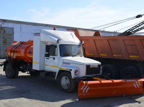 Автогудронатор АГ-2,5 с цистерной для дозаправки катков, фотография 2