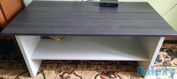 продам журнальный стол и два пуфа, фотография 2