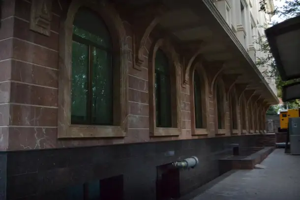 Ремонт и реставрация травертина. Ремонт фасадов, лестниц, входных групп. Консультация и замеры - бесплатно, фотография 1