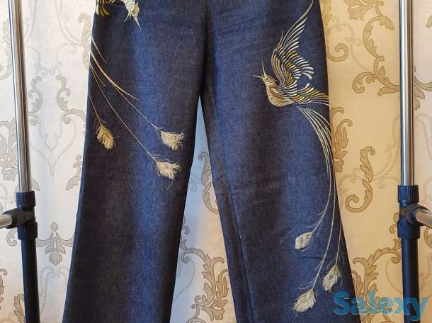 Джинсы классические и модные, синие и красные, с вышивкой и короткие, фотография 2