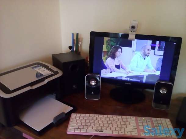 Персональный компьютер, монитор, офис-кресло, фотография 1