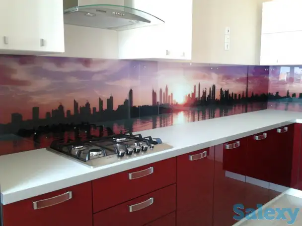 Фартуки для кухни из стекла, фотография 1