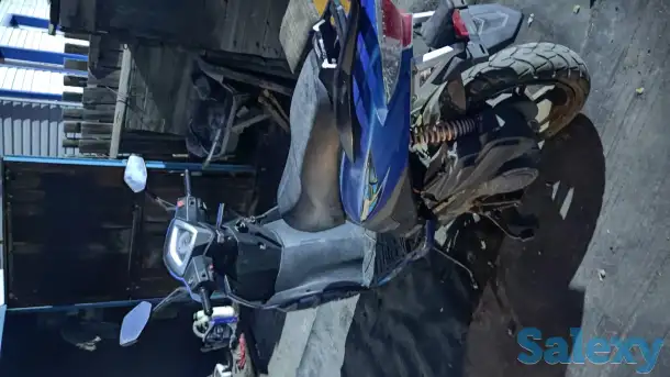 Срочно продаётся скутер 150 кубов. Скутер в хорошем состоянии. Работают фары, Аварийка и тд. В комплекте имеется багажни, фотография 2