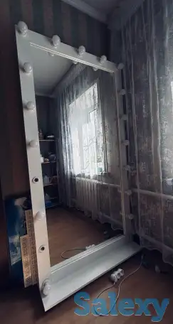 Зеркало с софитами, фотография 3