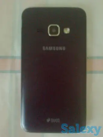 смартфон Samsung Galaxy J1, фотография 3
