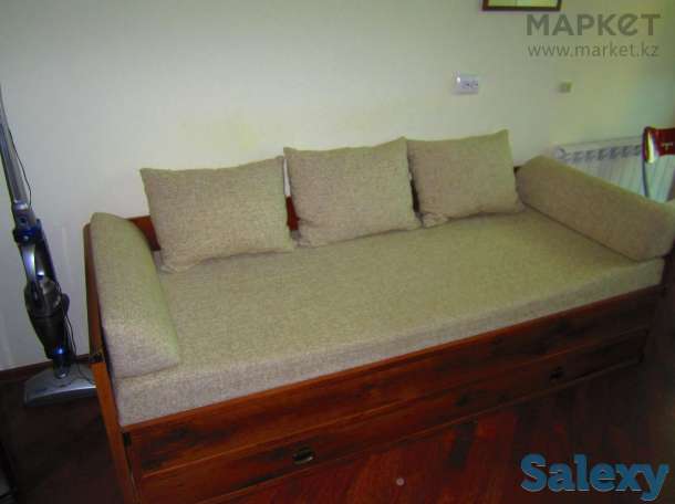 Отдам бесплатно для нуждающим раскладной диван-тахту 