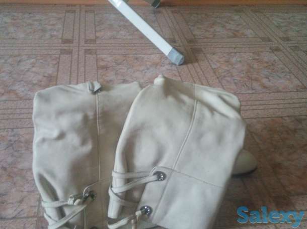 сапоги 3 пары  белые, бежевые-2 пары, в прекрасном состоянии., фотография 2
