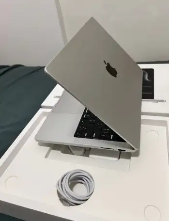 Apple Macbook Pro M3 14 дюймов 512 ГБ серебристый, фотография 1