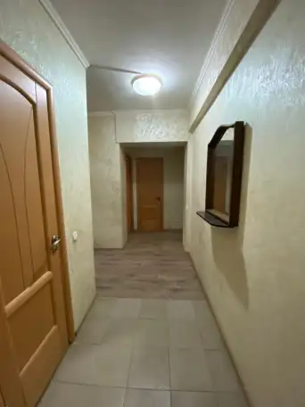 Сдаем улучшенную двухкомнатную квартиру, ул. Серикова 19, фотография 1