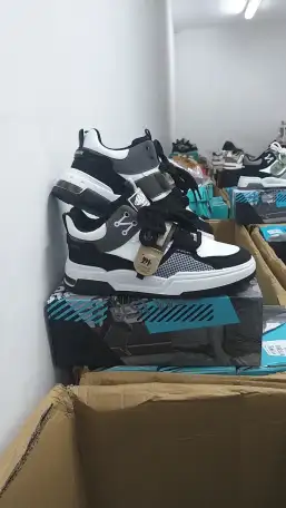 Продажа мужских и женских кроссовок, фотография 5