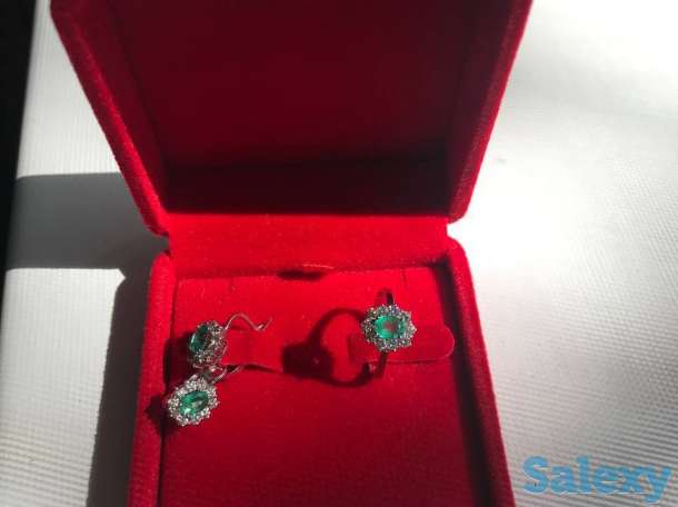 Золотой комплект с бриллиантом и изумрудом из кольца и серег, фотография 2