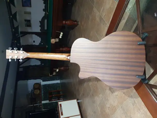 Продам электроакустическую гитару, гитарный комбоусилитель, беспроводную акустическую систему, микрофонную стойку с микр, фотография 2