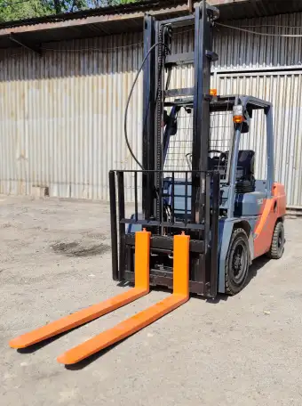 Вилочный погрузчик дизельный Toyota FD30 3-х тонник, фотография 1