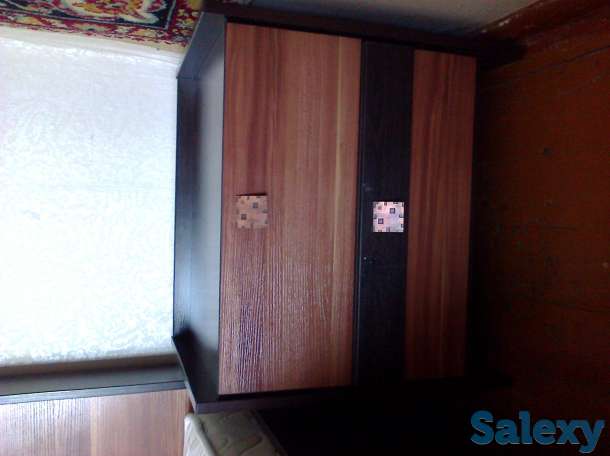 Кровать с прикроватной тумбой, фотография 3