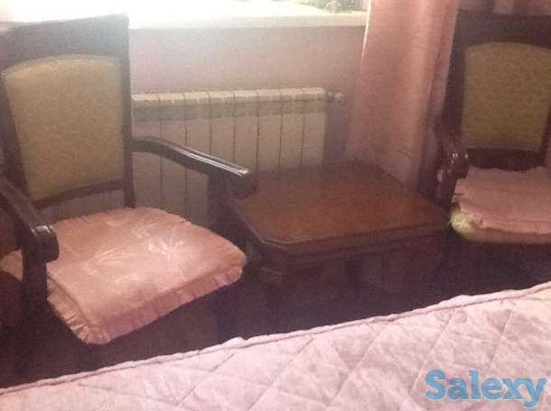 Кресла - стулья с журнальным столиком из красного дерева, Польша, фотография 1