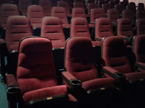 Продаем БУ кресла для кинотеатра красные и синие 230 шт. по 4 000 тенге за ед., фотография 1