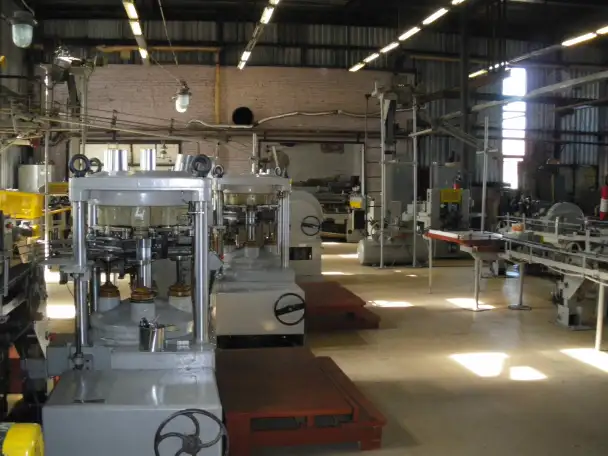 Жестяная банка Линия блема blema soudronic, фотография 6