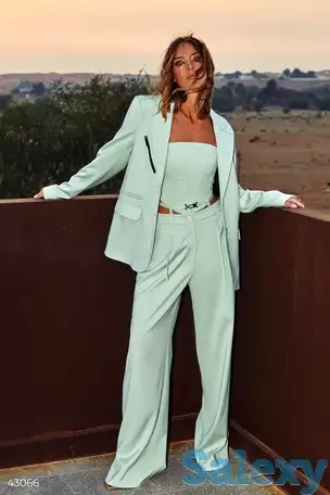 Свободный жакет зеленого оттенка, фотография 1