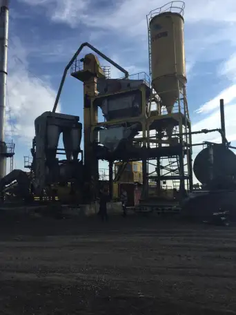 Организация производит выпуск и укладку асфальт бетонной смеси, фотография 1
