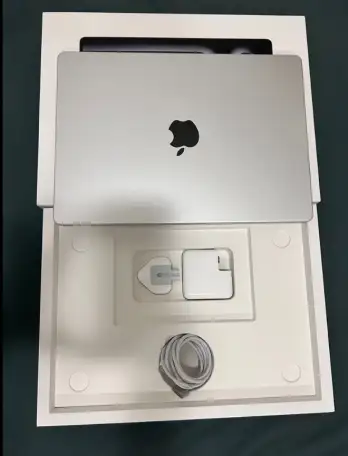 Apple Macbook Pro M3 14 дюймов 512 ГБ серебристый, фотография 3