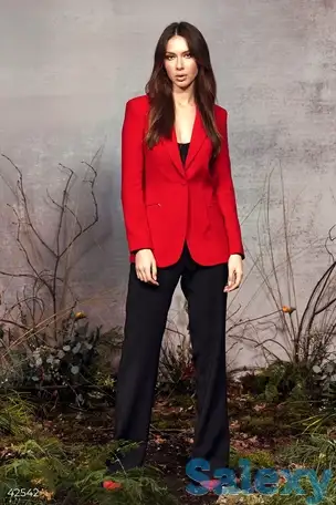 Приталенный красный пиджак, фотография 1