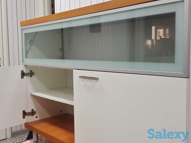 Продам красивую 3-х секционную тумбу со стеклянной поверхностью и  горизонтальной дверцей, фотография 2